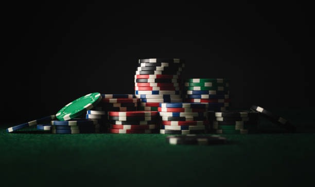 Dragon Tiger Live dealer studio with live stream interface